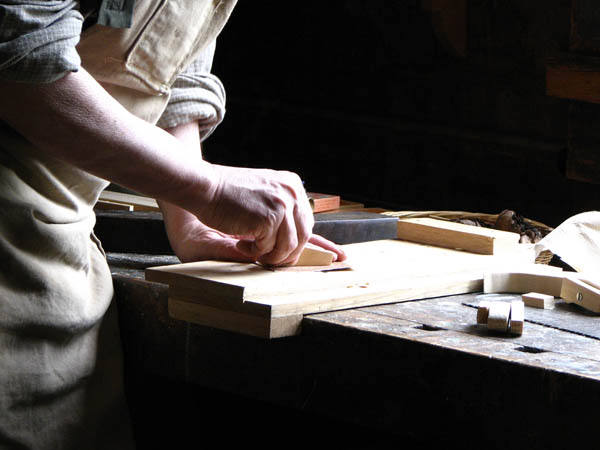 Nacemos de la influencia y formación  heredada en el sector de la <strong>carpintería de madera y ebanistería  en Granollers.</strong>